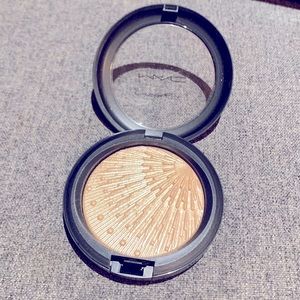 MAC Cosmetics Double-Gleam Extra Dimension Skinfinish